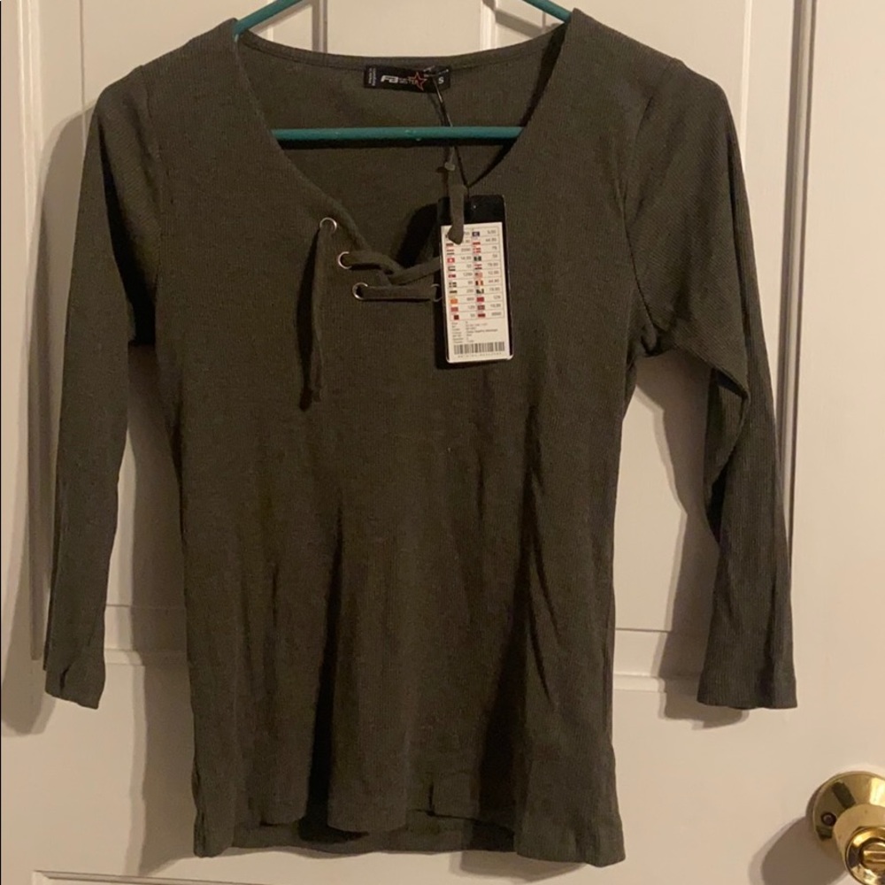 A medium cute sleeve shirt